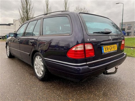 Mercedes-Benz E-klasse Combi - 240 Avantgarde | Automaat | Xenon | Cruise | Trekhaak | - 1