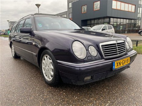 Mercedes-Benz E-klasse Combi - 240 Avantgarde | Automaat | Xenon | Cruise | Trekhaak | - 1