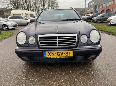 Mercedes-Benz E-klasse Combi - 240 Avantgarde | Automaat | Xenon | Cruise | Trekhaak | - 1