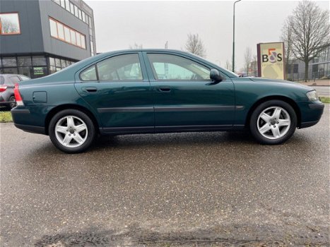 Volvo S60 - 2.4 Edition | Automaat | Nieuwe apk | Navi | Airco | Cruise | Stoelverwarming | Parkeers - 1