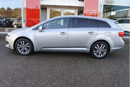 Toyota Avensis Wagon - 1.8 VVTi Business Plus | Xenon + LED dagrijverlichting | 17