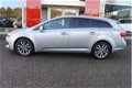 Toyota Avensis Wagon - 1.8 VVTi Business Plus | Xenon + LED dagrijverlichting | 17