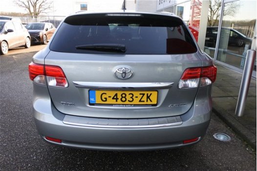 Toyota Avensis Wagon - 1.8 VVTi Business Plus | Xenon + LED dagrijverlichting | 17