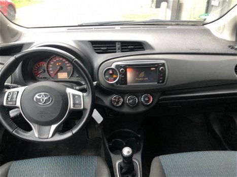 Toyota Yaris - 1.0 VVT-i Aspiration (Navi, Bluetooth, Achteruitrijcamera) - 1