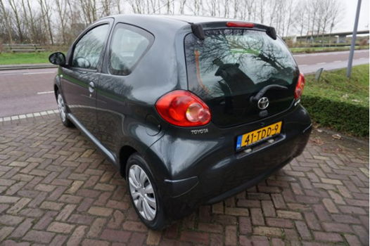 Toyota Aygo - 1.0-12V + - 1