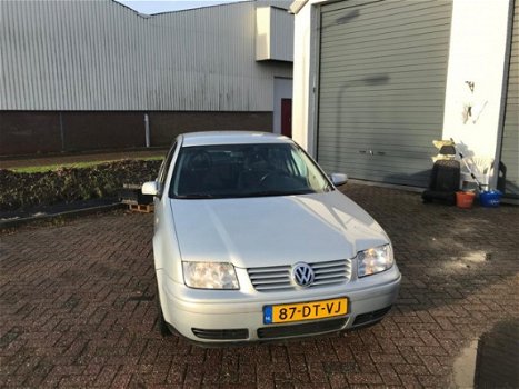 Volkswagen Bora - 1.6 Trendline - 1