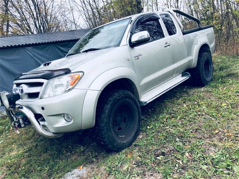 Toyota HiLux, 142 200 km - 2