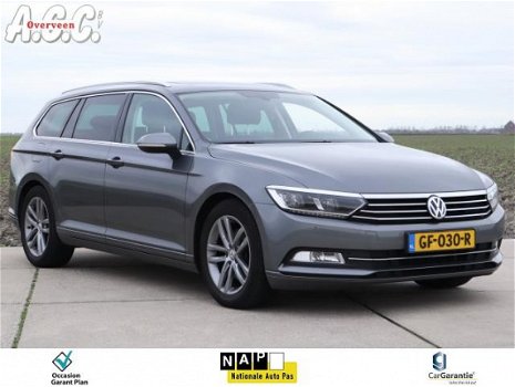 Volkswagen Passat Variant - 1.6 TDi AUTOMAAT Panodak Navi PDC - 1