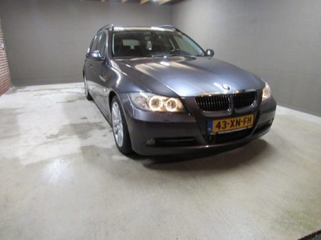 BMW 3-serie Touring - 330d High Executive, parkersensoren, clima, automaat - 1