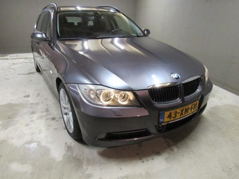 BMW 3-serie Touring - 330d High Executive, parkersensoren, clima, automaat - 1