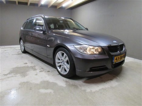 BMW 3-serie Touring - 330d High Executive, parkersensoren, clima, automaat - 1