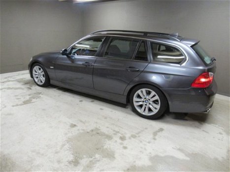 BMW 3-serie Touring - 330d High Executive, parkersensoren, clima, automaat - 1