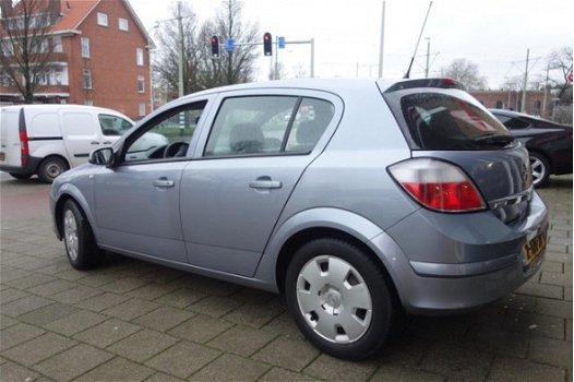 Opel Astra - 1.4 Essentia - 1