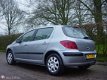 Peugeot 307 - 1.6 ( 126.394 KM ) Bwj 2003 APK 03-2021 PLAATJE - 1 - Thumbnail