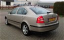 Skoda Octavia - 1.6 Ambiente 90.000 KM + JAAR APK - 1 - Thumbnail