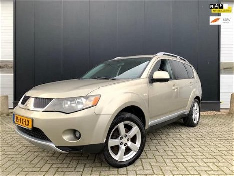 Mitsubishi Outlander - 2.0 DI-D 2008 7PERS/4X4/17'LMV/NAP - 1