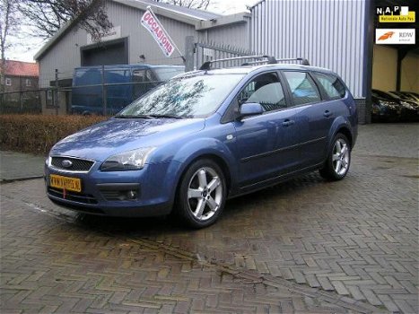 Ford Focus Wagon - 1.6-16V Futura 124d km nap sturbekr airco nieuwe apk - 1