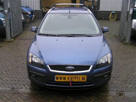 Ford Focus Wagon - 1.6-16V Futura 124d km nap sturbekr airco nieuwe apk - 1