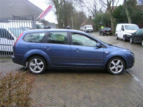 Ford Focus Wagon - 1.6-16V Futura 124d km nap sturbekr airco nieuwe apk - 1