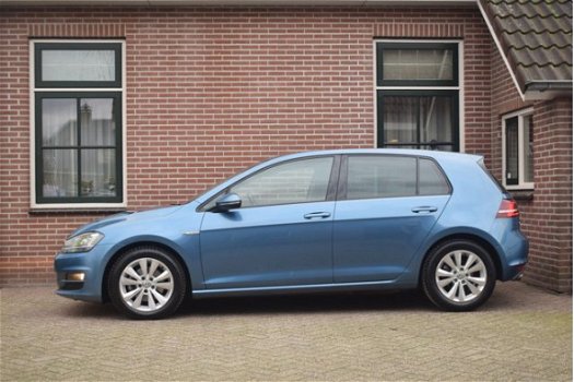 Volkswagen Golf - 1.6 TDI 110pk H6 Highline BlueMotion Ecc Pdc Trekhaak Navigatie 5drs - 1