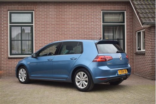 Volkswagen Golf - 1.6 TDI 110pk H6 Highline BlueMotion Ecc Pdc Trekhaak Navigatie 5drs - 1