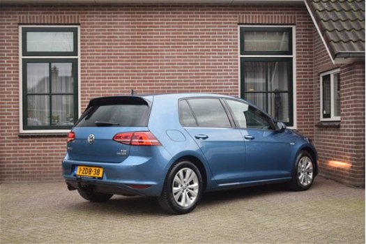 Volkswagen Golf - 1.6 TDI 110pk H6 Highline BlueMotion Ecc Pdc Trekhaak Navigatie 5drs - 1