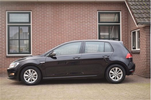 Volkswagen Golf - 1.6 TDI 110pk H6 Comfortline BlueMotion Ecc Pdc Trekhaak Navigatie 5drs - 1