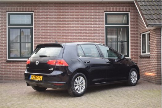 Volkswagen Golf - 1.6 TDI 110pk H6 Comfortline BlueMotion Ecc Pdc Trekhaak Navigatie 5drs - 1