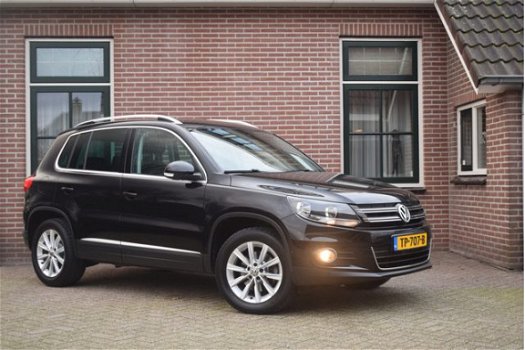 Volkswagen Tiguan - 2.0 TDI 110pk H6 Sport&Style Ecc Pdc Leder Navigatie - 1