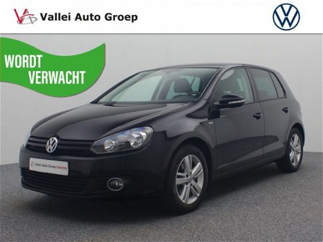 Volkswagen Golf - 1.2 TSI 105PK Match BlueMotion | Trekhaak | Stoelverwarming | Climatronic | Parkee - 1