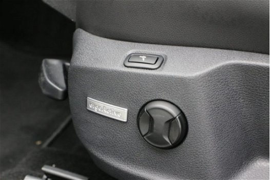 Volkswagen Golf Variant - 1.2 TSI 105PK DSG Business Edition | Navigatie | Parkeersensoren met achte - 1