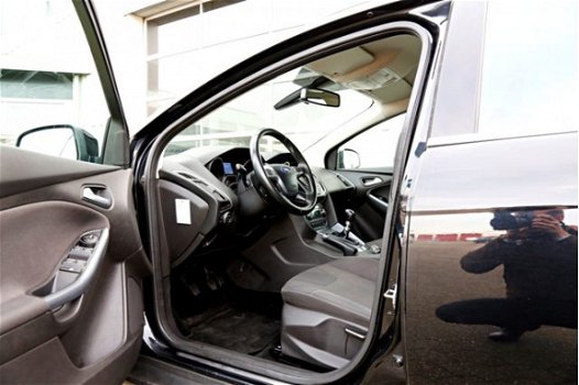 Ford Focus Wagon - 1.6 TDCI ECOnetic Lease Titanium*NL-Auto*Perfect Onderh.*Trekhaak/Navi/Parkeersen - 1