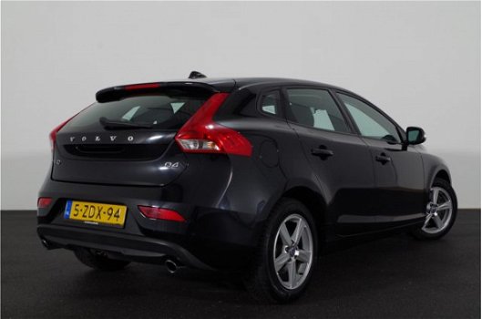 Volvo V40 - 2.0 D4 191pk Business Connect | NAVI | CRUISE | TREKHAAK | ECC | CITY SAFETY - 1