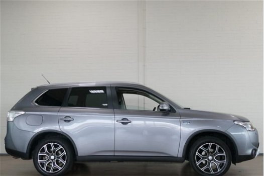 Mitsubishi Outlander - 2.0 PHEV 122 PK Business Edition CLIMA / CRUISE / LMV / PDC / NAVI / LEER / S - 1