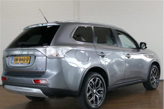 Mitsubishi Outlander - 2.0 PHEV 122 PK Business Edition CLIMA / CRUISE / LMV / PDC / NAVI / LEER / S - 1