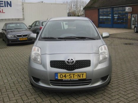 Toyota Yaris - 1.3 VVTi Sol Een betrouwbare zuinige 5 deurs met centrale portiervergrendeling en air - 1