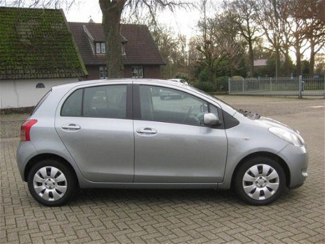 Toyota Yaris - 1.3 VVTi Sol Een betrouwbare zuinige 5 deurs met centrale portiervergrendeling en air - 1