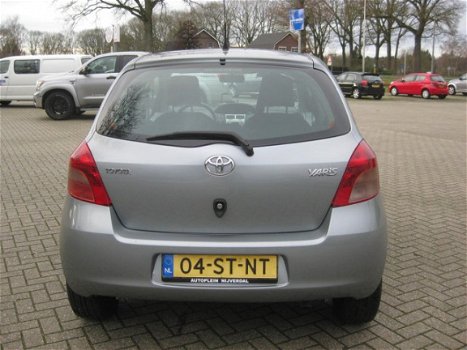 Toyota Yaris - 1.3 VVTi Sol Een betrouwbare zuinige 5 deurs met centrale portiervergrendeling en air - 1