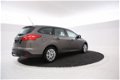 Ford Focus Wagon - 1.5 TDCI Titanium Edition Navigatie, Trekhaak, Cruise control - 1 - Thumbnail