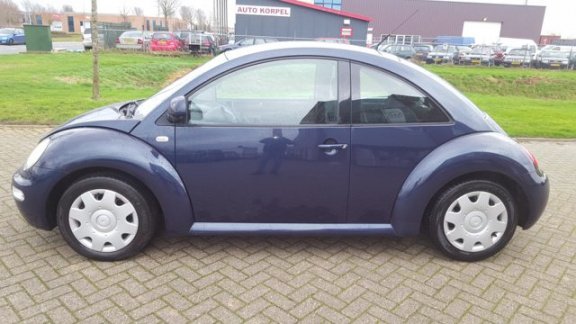 Volkswagen New Beetle - 2.0 Highline - 1