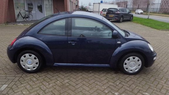 Volkswagen New Beetle - 2.0 Highline - 1