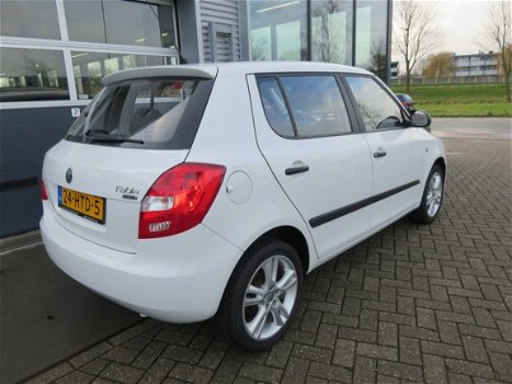 Skoda Fabia - 1.2 5Drs * 97.916KM * NAP * NL AUTO * APK * GARANTIE - 1