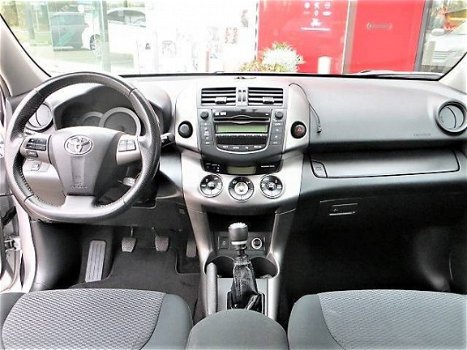 Toyota RAV4 - 2.0 VVT-i 2WD Dynamic - 1