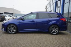 Ford Focus Wagon - 1.0 ST-Line 125PK Navi Winterpack Camera 18"Inch Privacy Glass *Van 1e Eigenaar