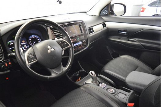 Mitsubishi Outlander - 2.0 PHEV EXECUTIVE XENON/NAVI/ECC/LMV/MULTIMEDIA PRIJS INCL. BTW - 1