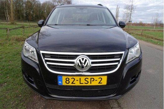 Volkswagen Tiguan - 1.4 TSI Comfort&Design zeer netjes en zéér veel luxe Trekhaak - 1