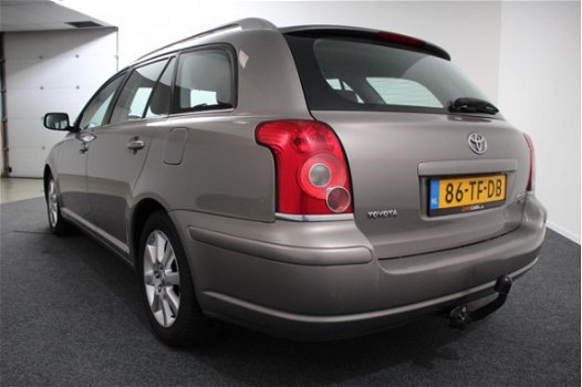 Toyota Avensis Wagon - 2.2 D-4D Luna (Navigatie/Trekhaak/Cruise control/LMV) - 1