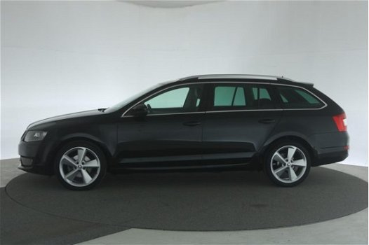 Skoda Octavia Combi - 1.4 TSI Elegance DSG Aut. [ xenon leder navi trekhaak ] - 1