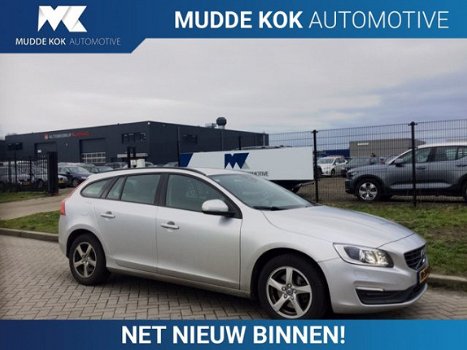 Volvo V60 - 2.0 D3 Momentum | Xenon | Navigatie | Trekhaak | PDC - 1