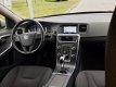 Volvo V60 - 2.0 D3 Momentum | Xenon | Navigatie | Trekhaak | PDC - 1 - Thumbnail